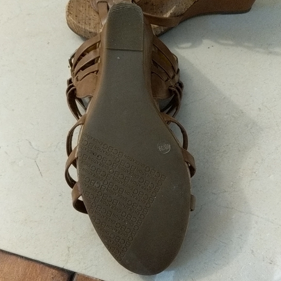 BCBG woman's shoes - Picture 3 of 3